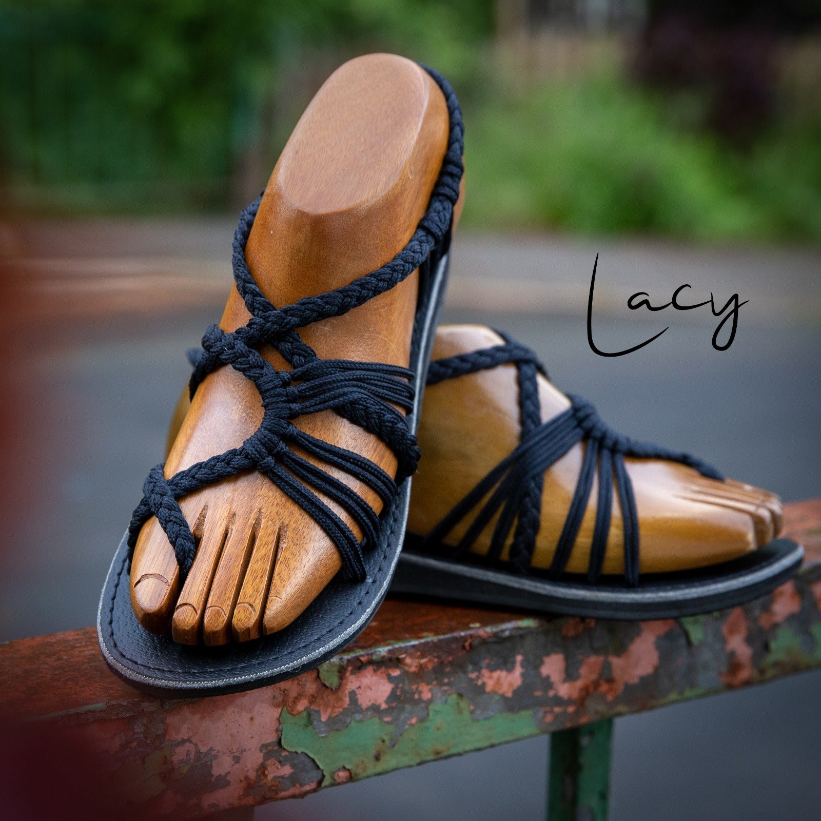 handgemachte Lacys sandalen fair schwarz